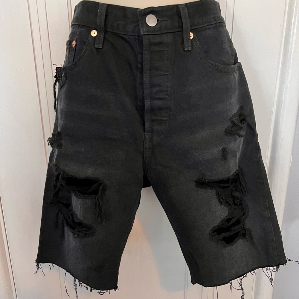 Levi’s frayed denim shorts. Mid-thigh length. Size 28